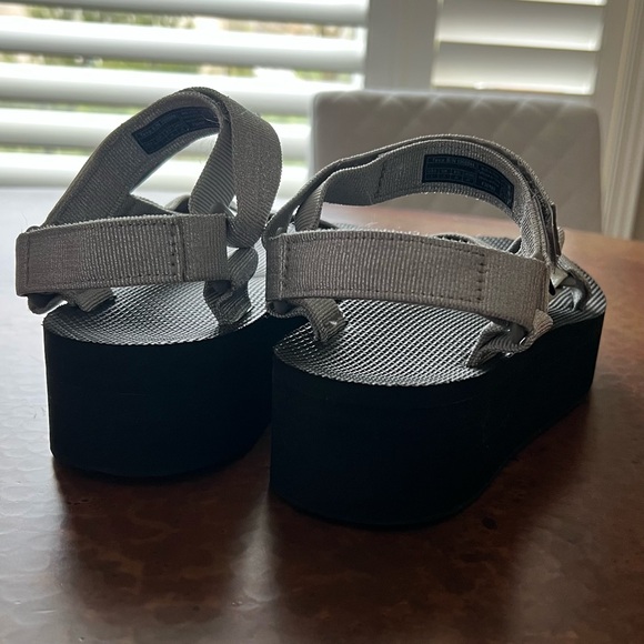 Teva Flatform Universal Sandal - Picture 3 of 6